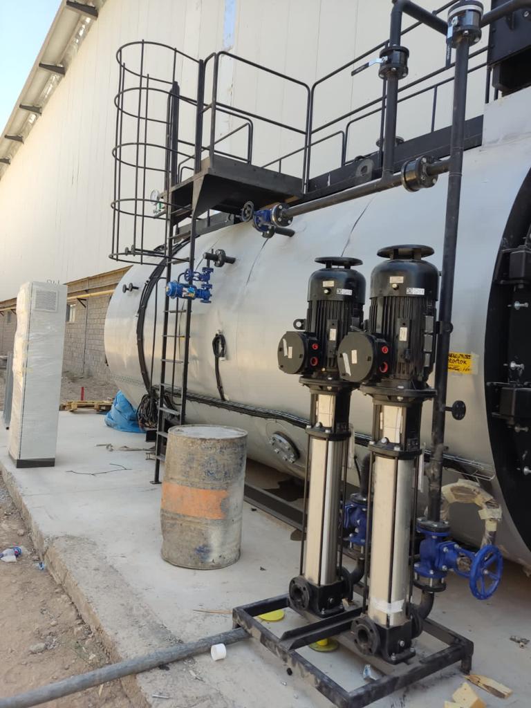 Hydraulic system pipes and gauges